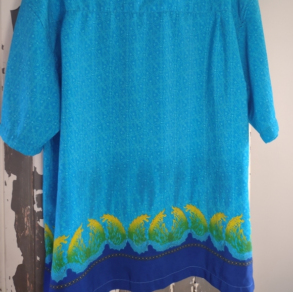 100% Polyester button down - Picture 3 of 7